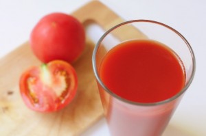 生トマトとトマトジュースの写真！
